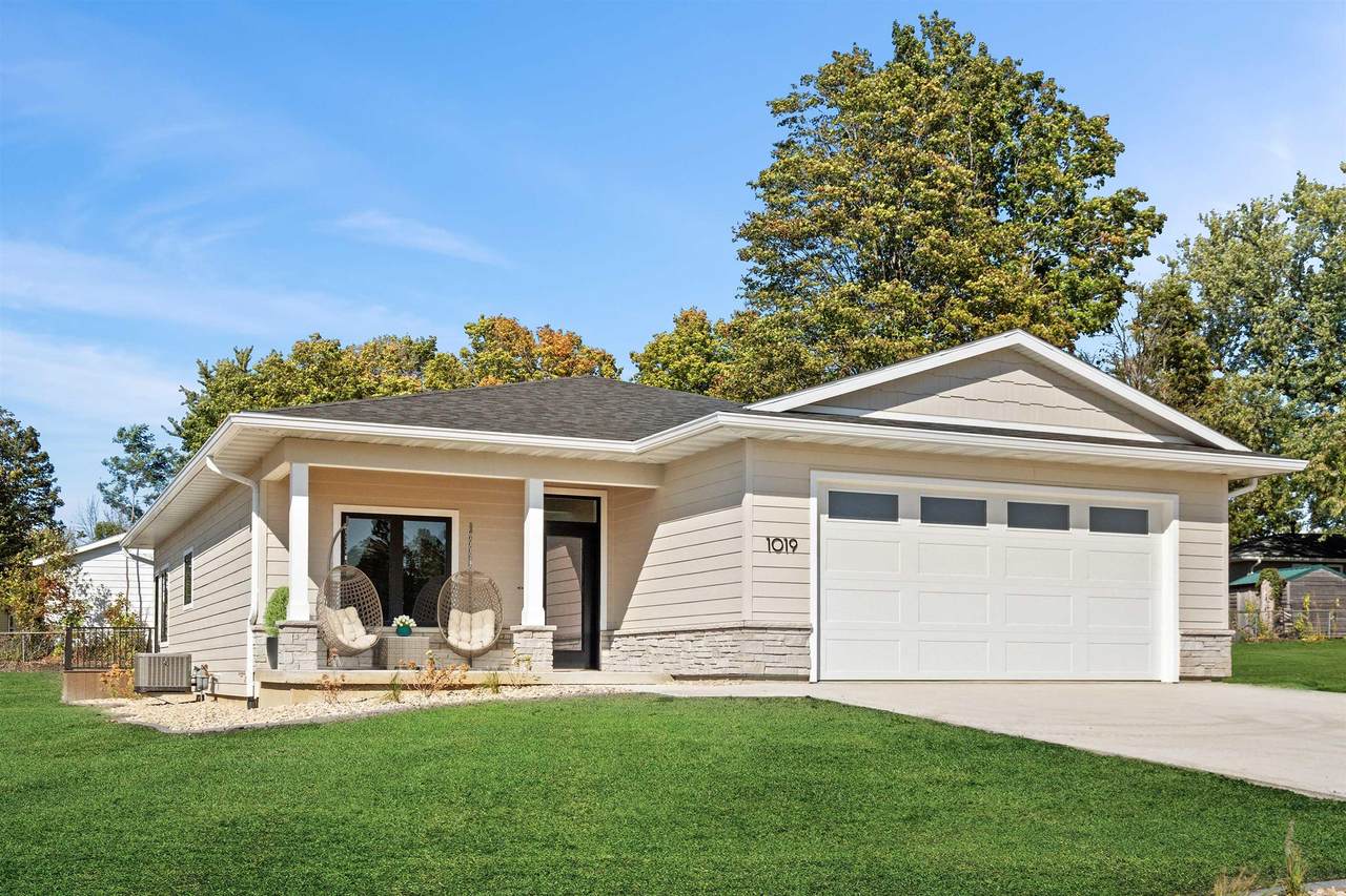 1019 2nd Avenue - Photo 1