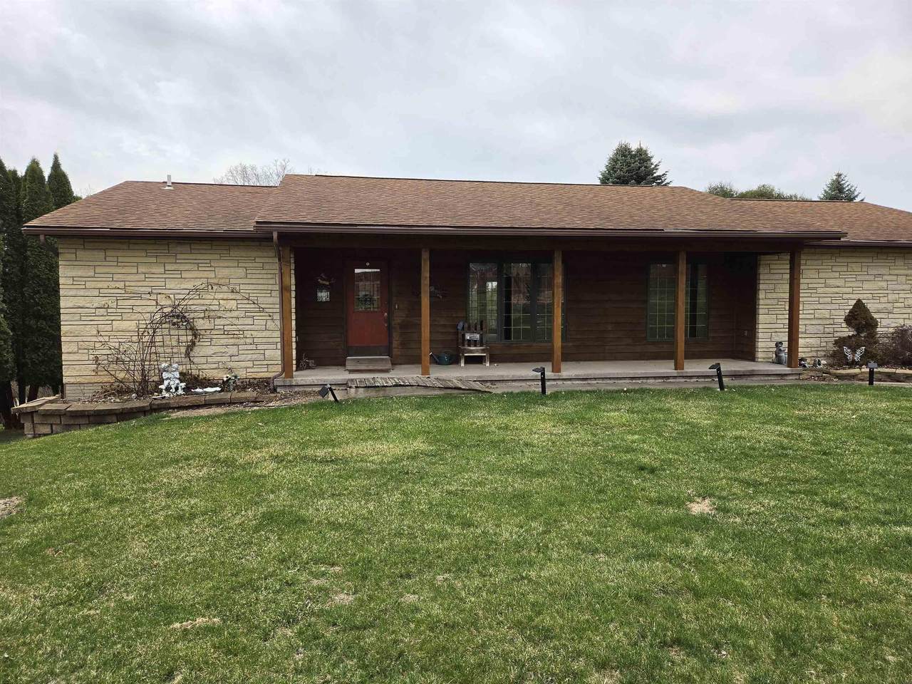 607 West View Drive - Photo 1