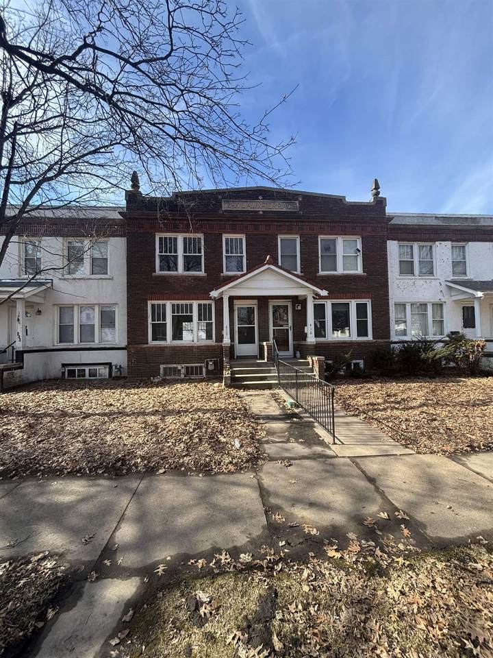 418 Oaklawn Avenue - Photo 1