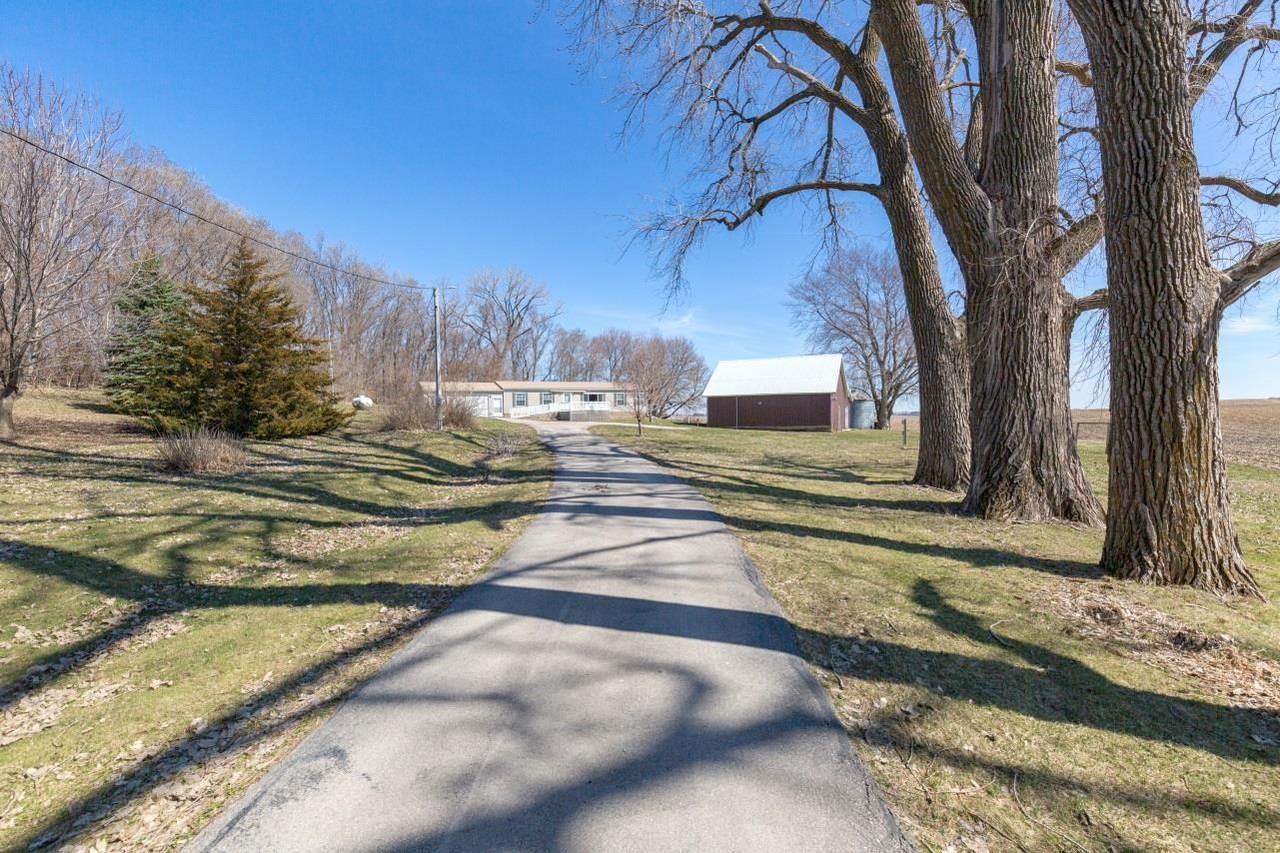 11702 G Ave. - Photo 1