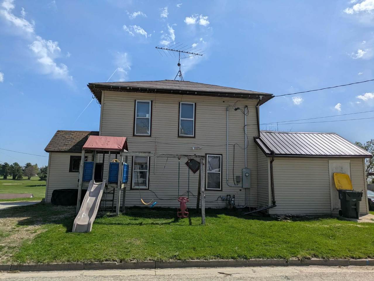 8 6th Avenue - Photo 1