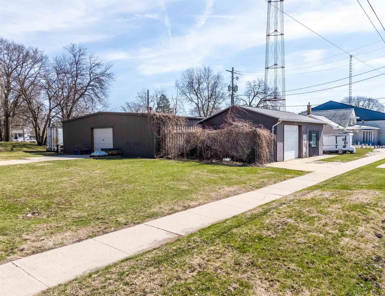 81 Sycamore Street - Photo 1