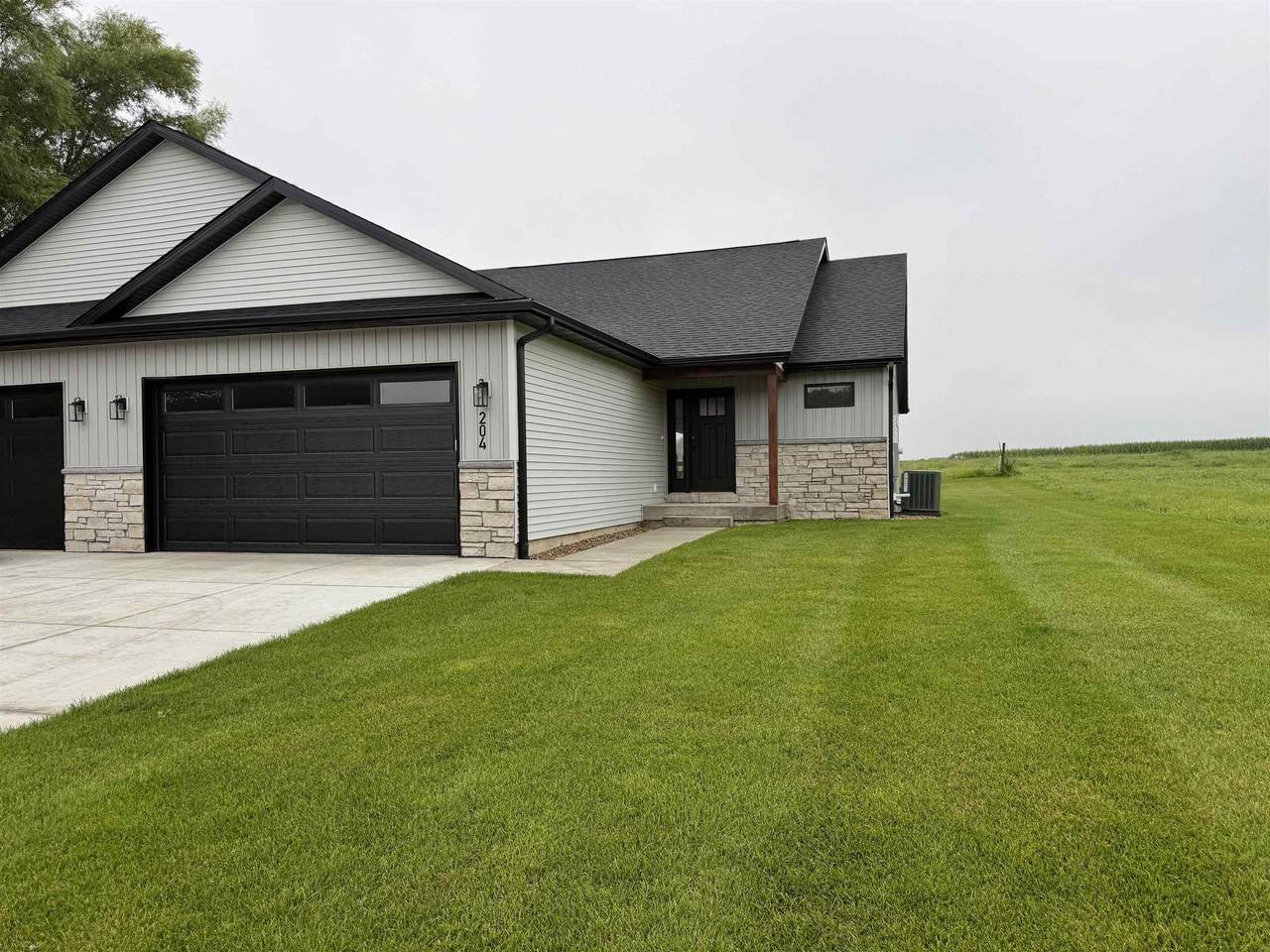 204 Lillian Avenue - Photo 1