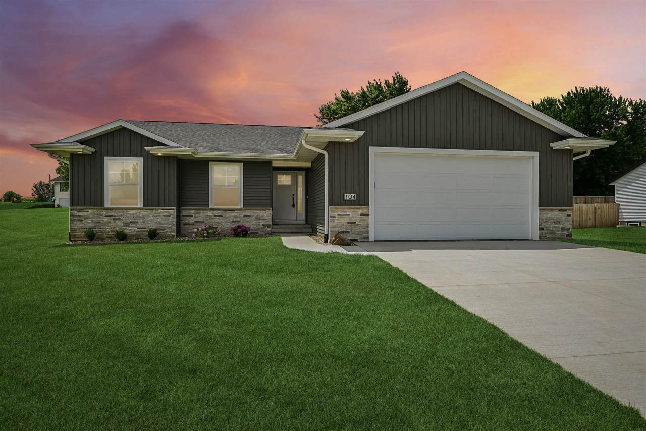 104 5th Ave Court - Photo 1
