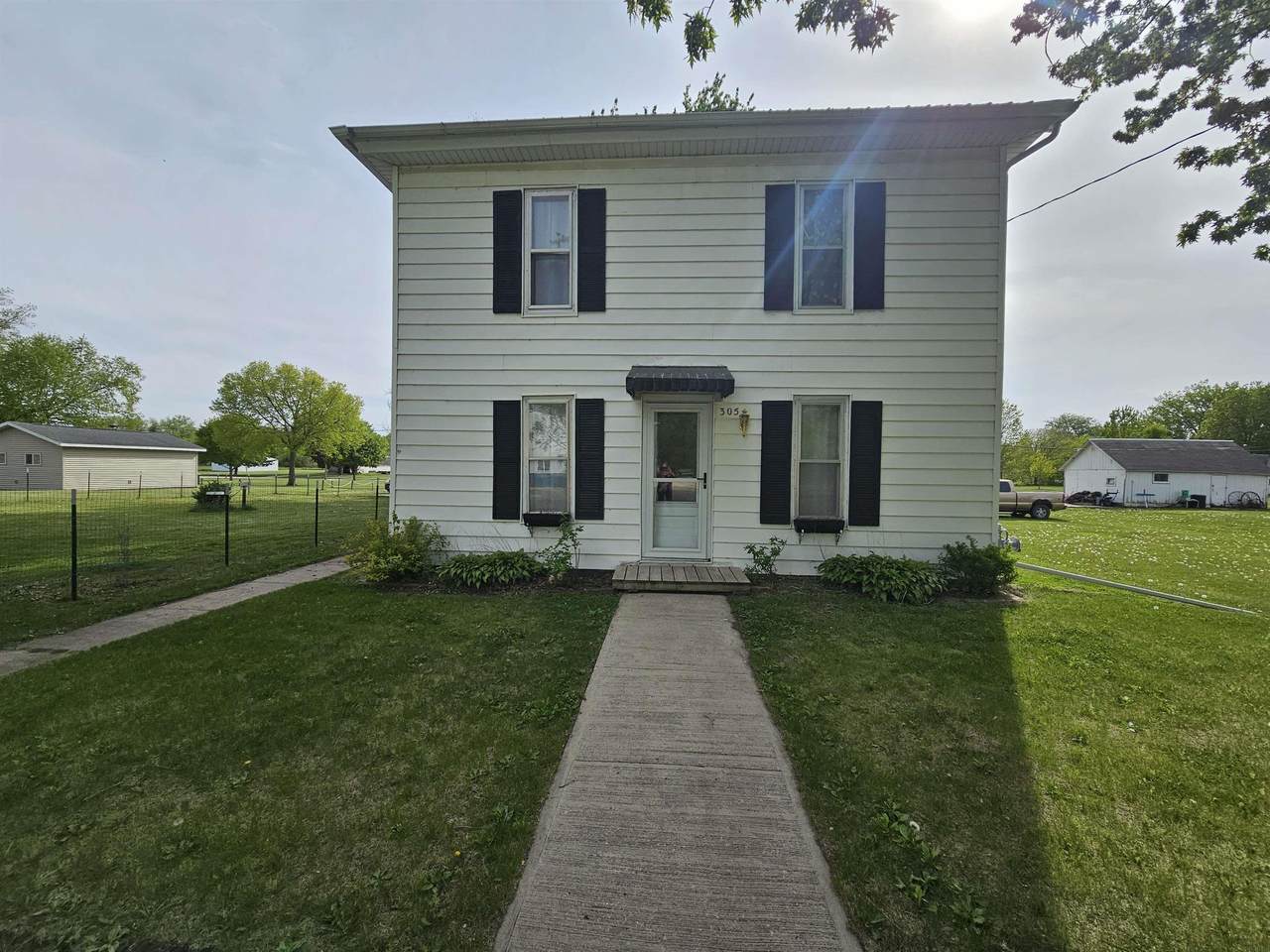 305 2nd St Street - Photo 1
