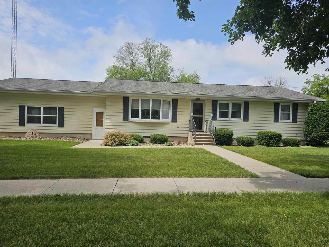 313 2ND Street - Photo 1