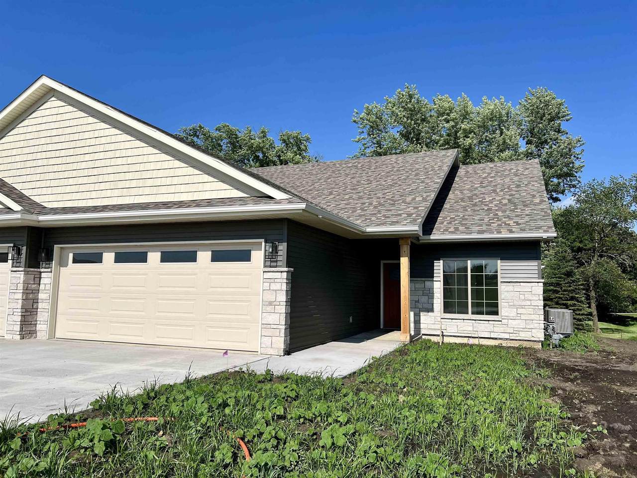 1789 Golf Course Boulevard - Photo 1