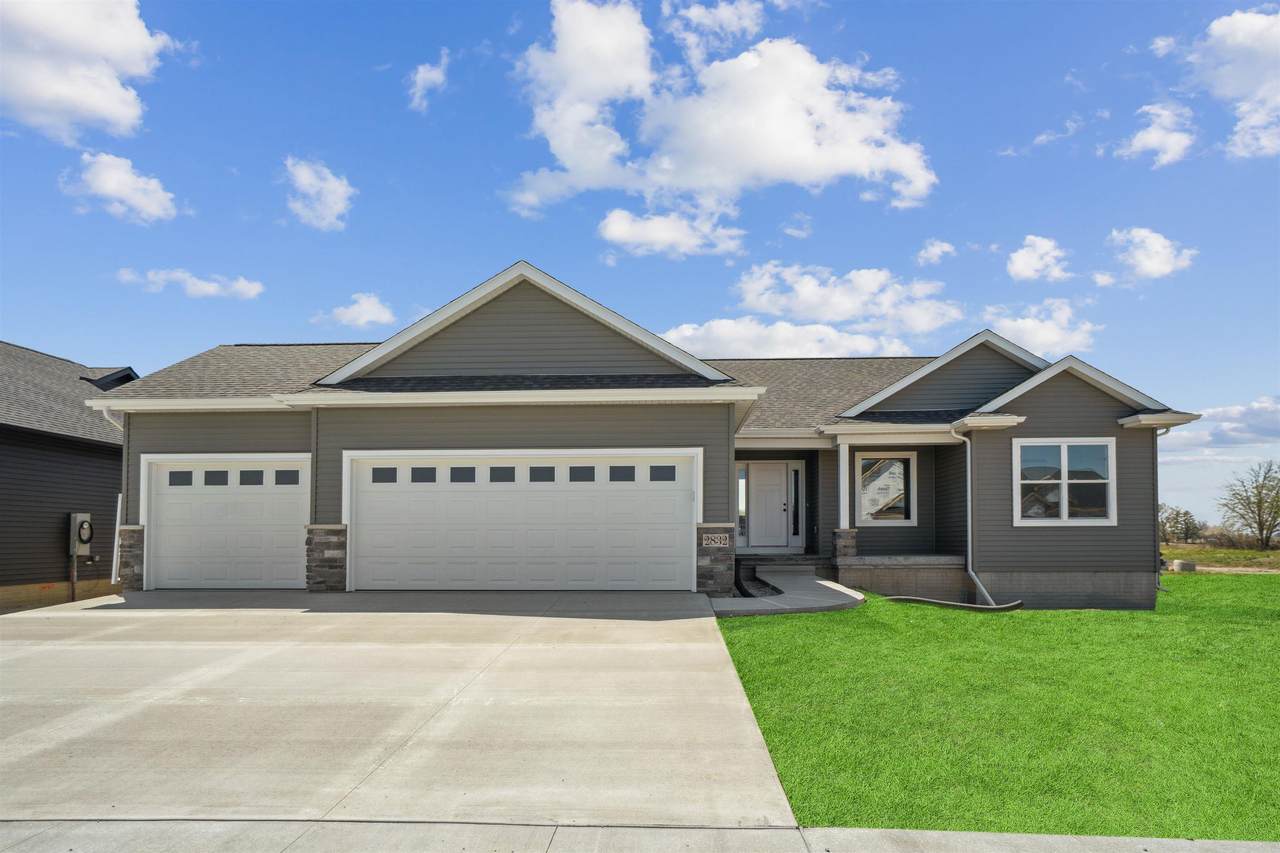 2832 Autumn Woods Drive - Photo 1