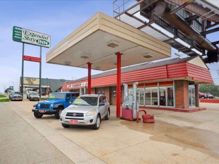 4326 University Ave - Photo 1