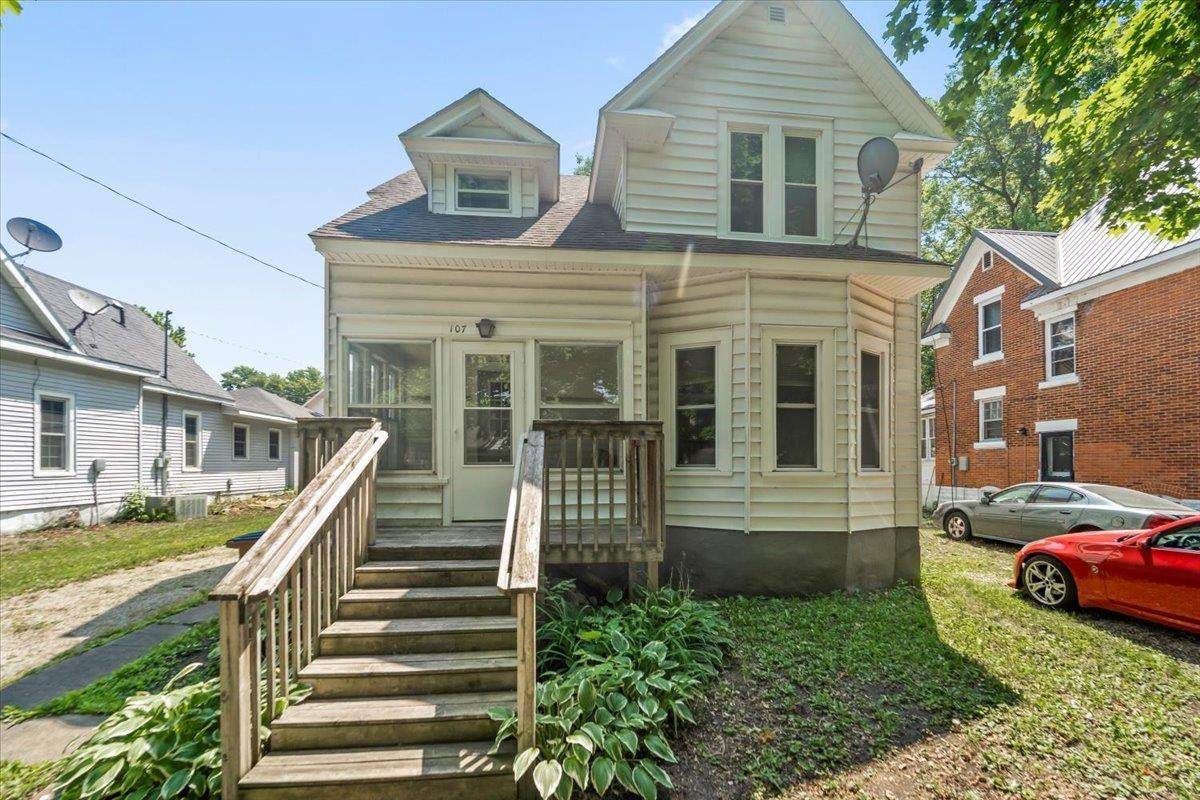107 5th Ave Se - Photo 1