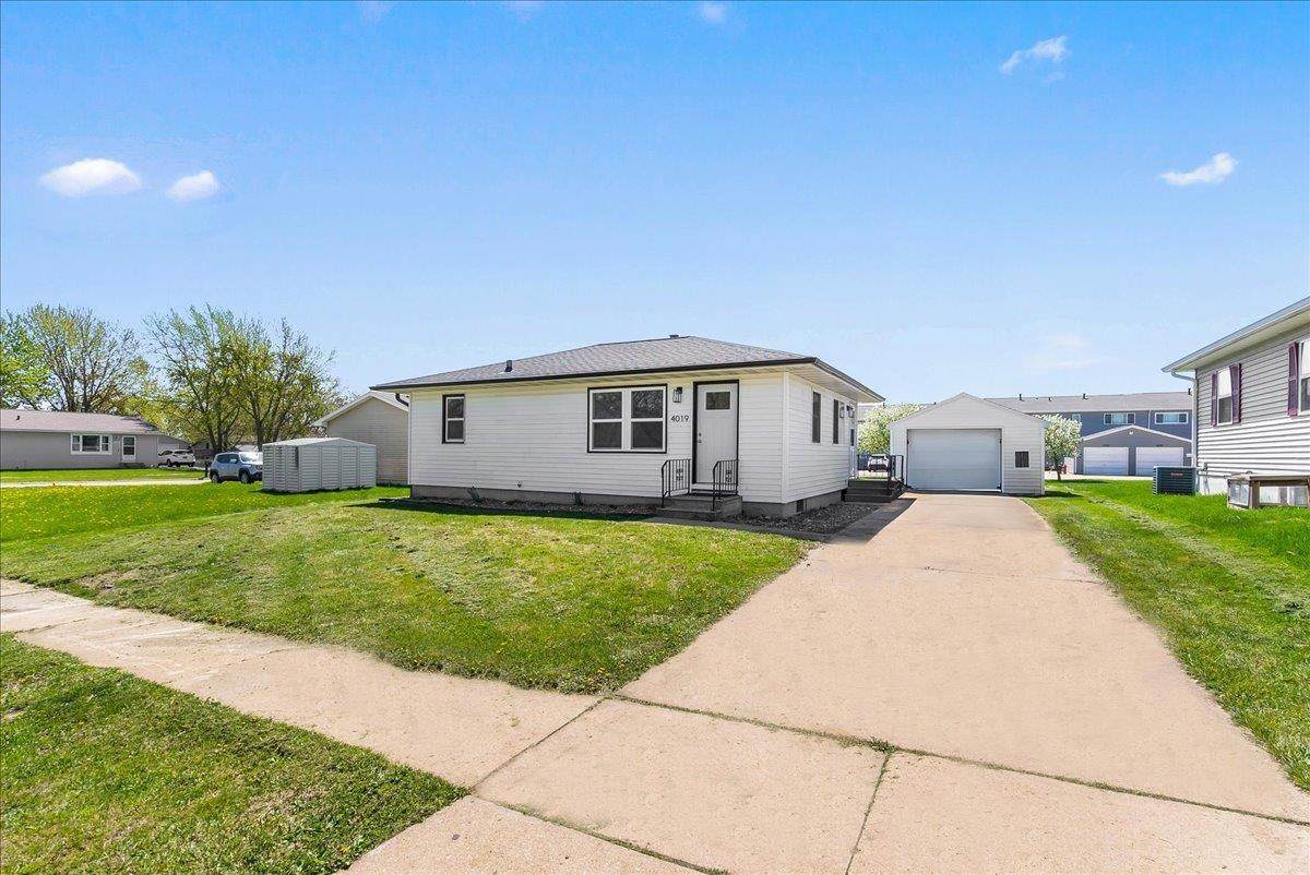 4019 Matthew Drive - Photo 1