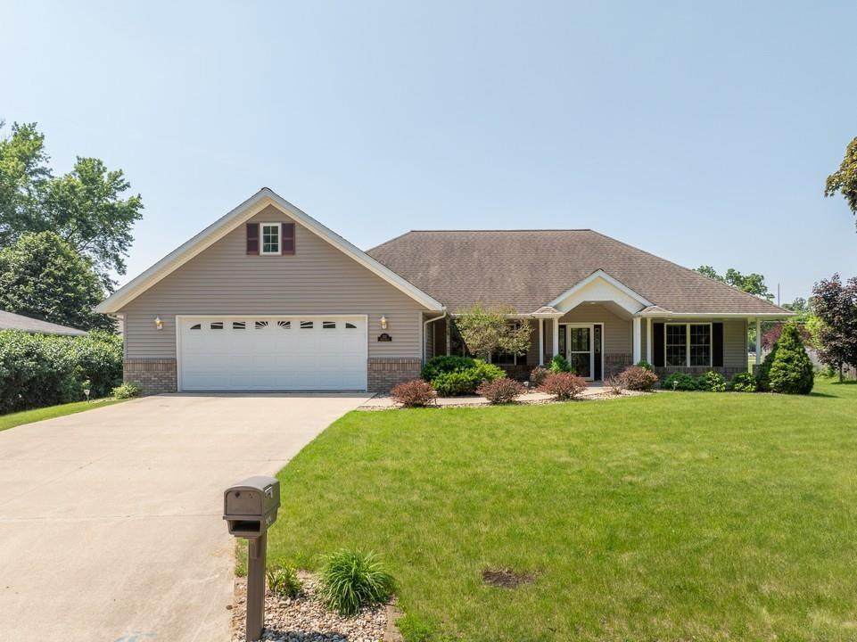 212 Cedar Circle - Photo 1