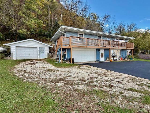 1886 Great River Road - Photo 1