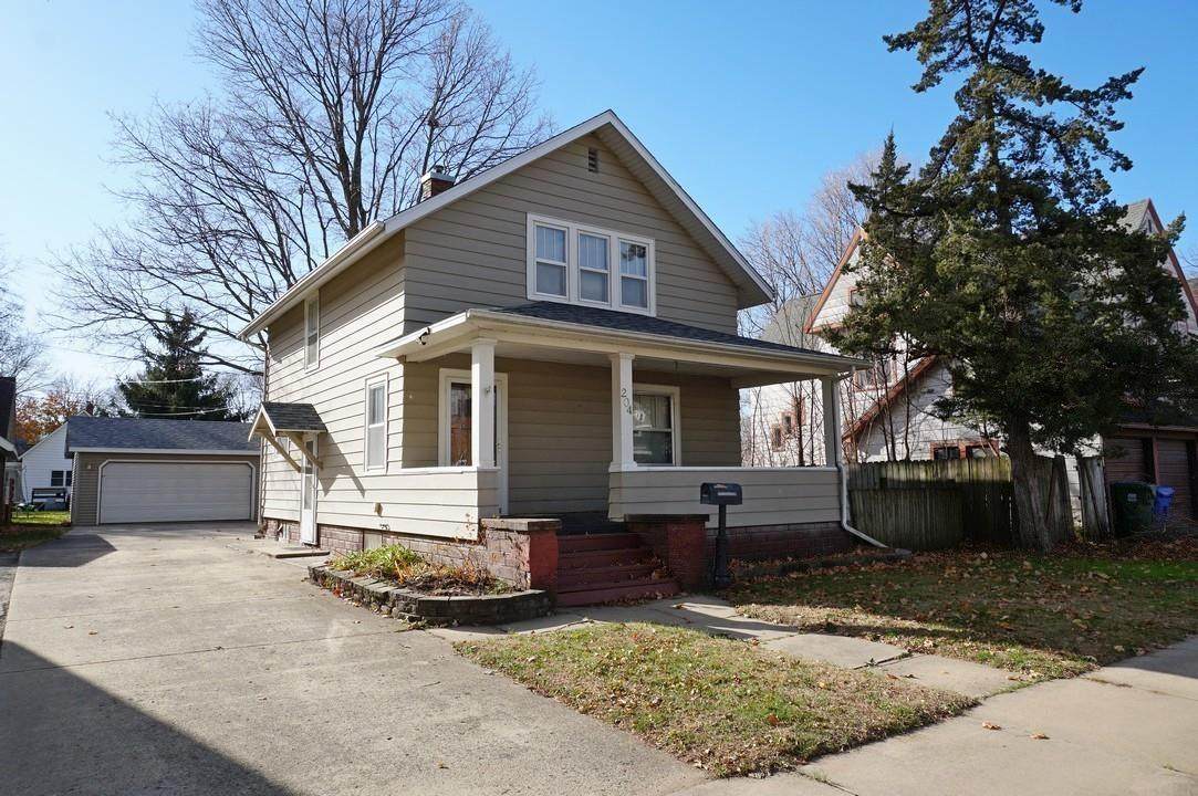 204 9th Avenue - Photo 1