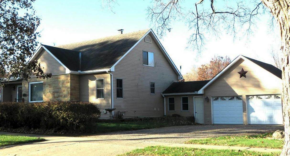 303 7th Street - Photo 1