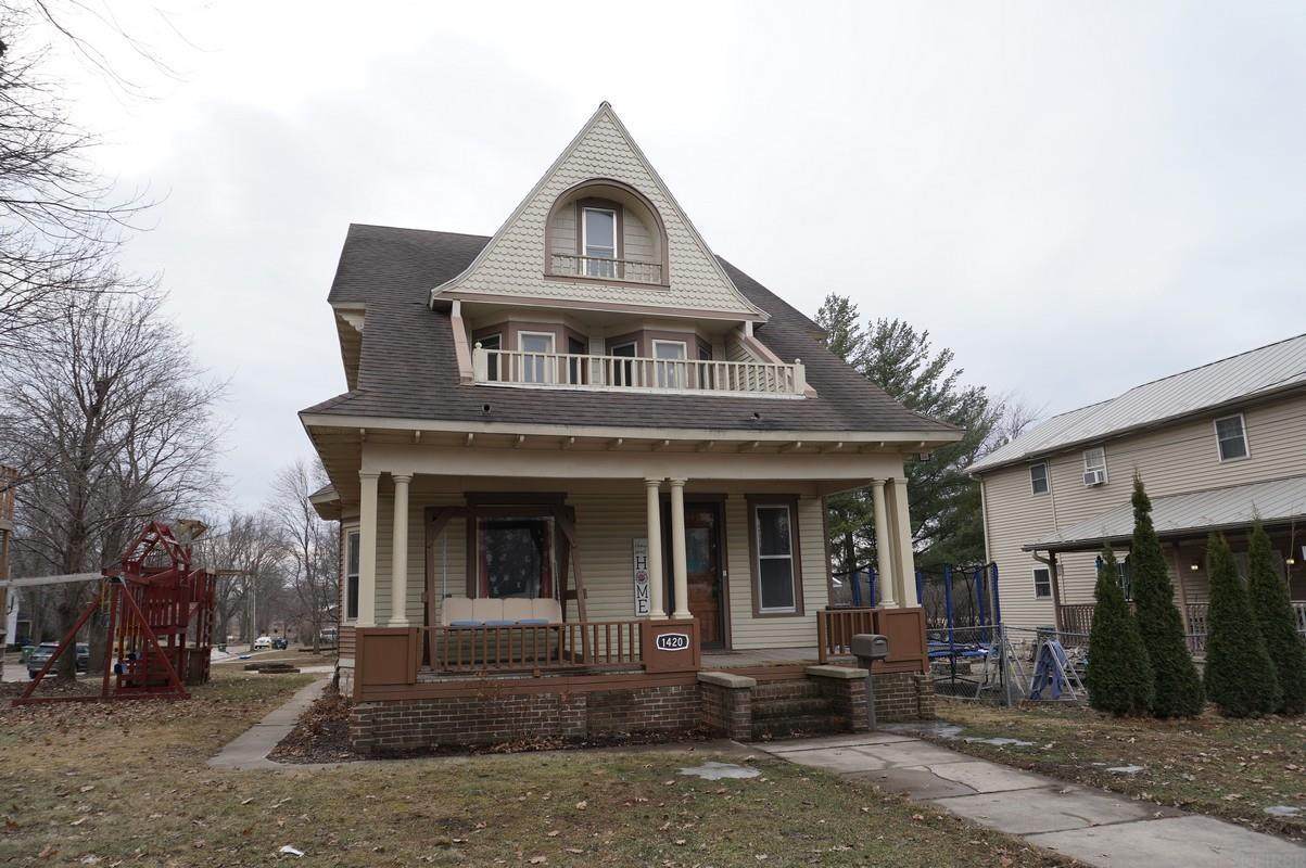 1420 Clark St Street - Photo 1