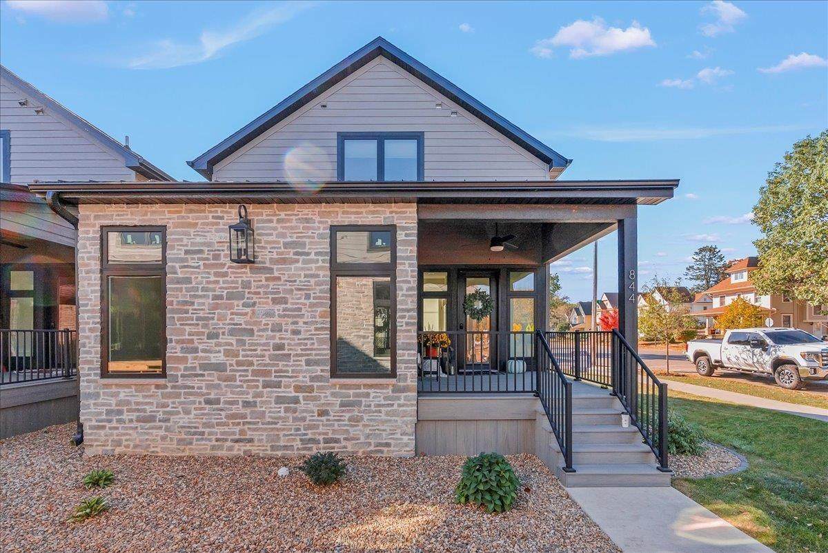 832 Clay Street - Photo 1