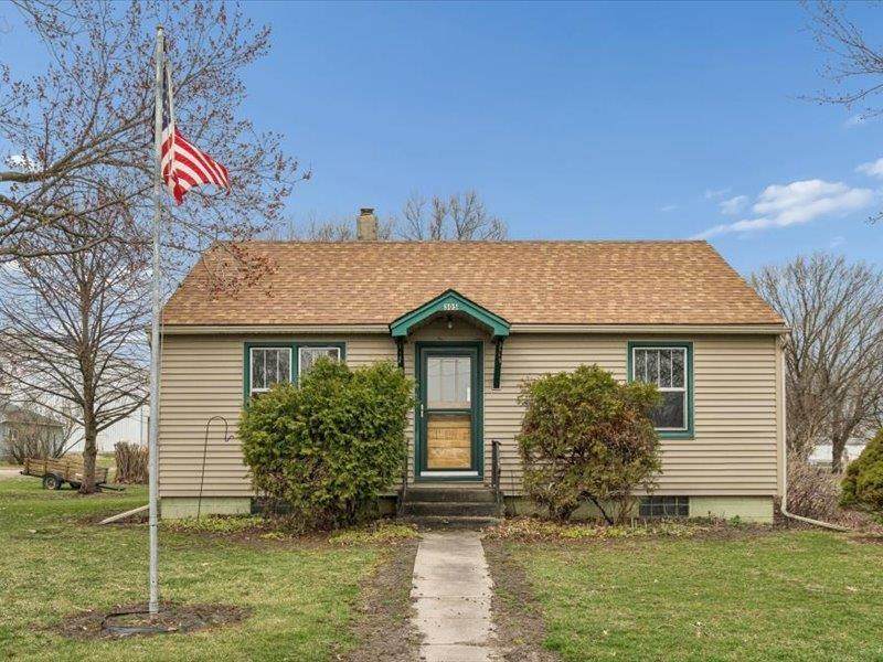 305 3rd St N - Photo 1