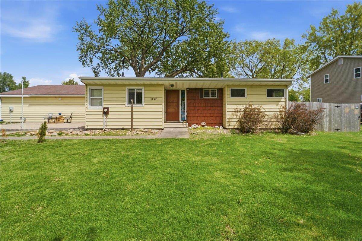 3137 Hammond Avenue - Photo 1