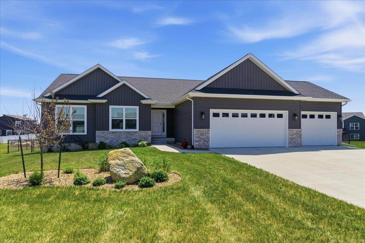 121 Goldcrest Court - Photo 1