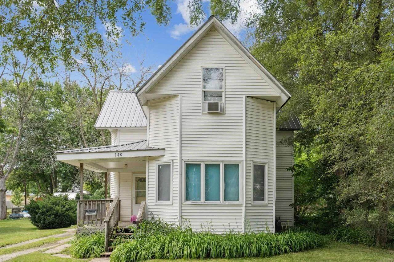 140 2nd Ave Nw - Photo 1