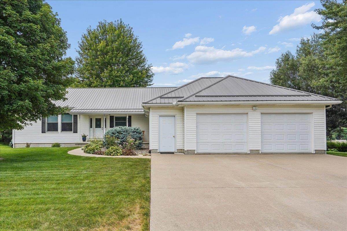 385 Hickory Lane - Photo 1