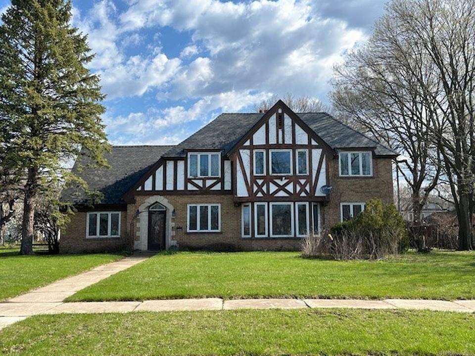 301 Riverside Drive - Photo 1