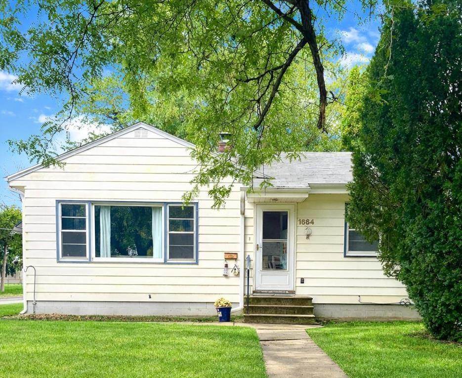 1664 Hawthorne Avenue - Photo 1