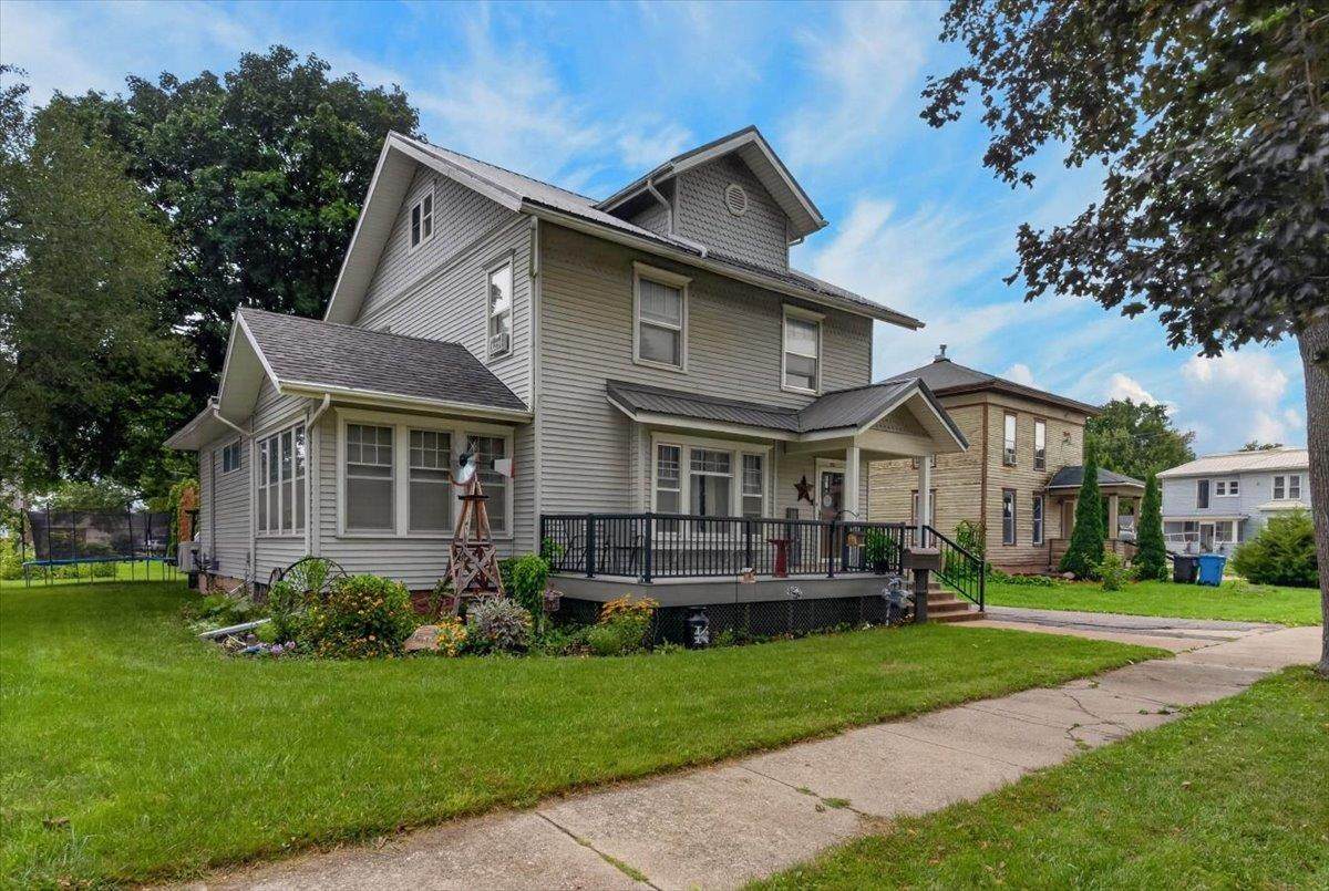 312 Walnut Avenue - Photo 1