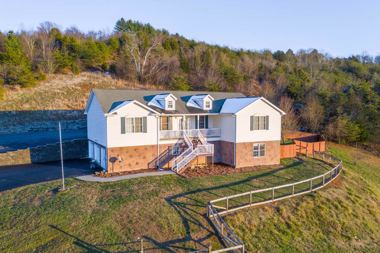 320 Parker Lane - Photo 1