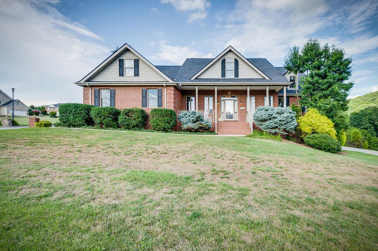 1100 Wiembley Drive - Photo 1
