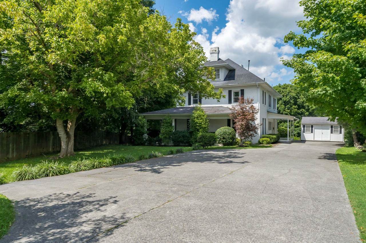 1505 Lakeview Drive - Photo 1