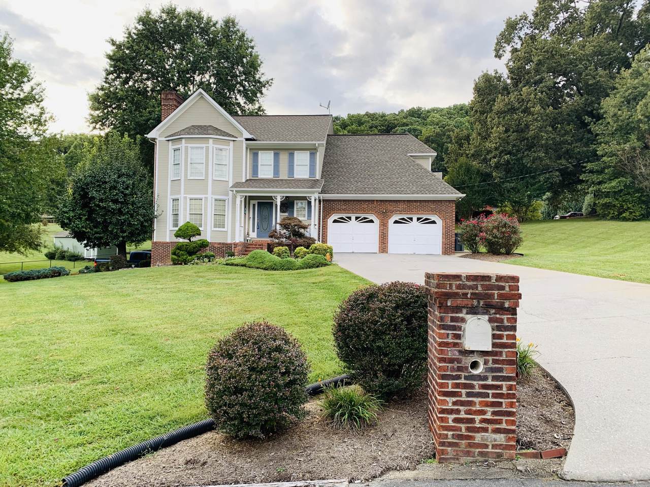 400 Rosewood Lane - Photo 1