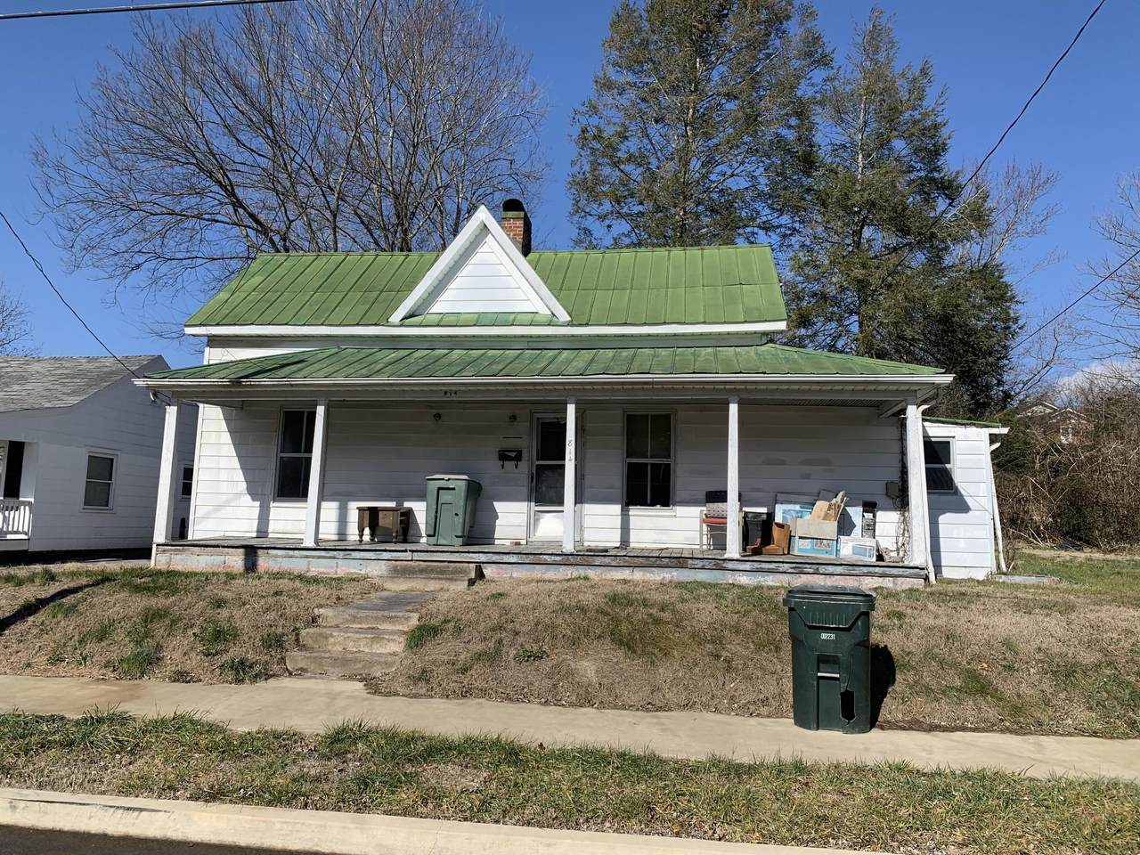 814 Carson Street - Photo 1