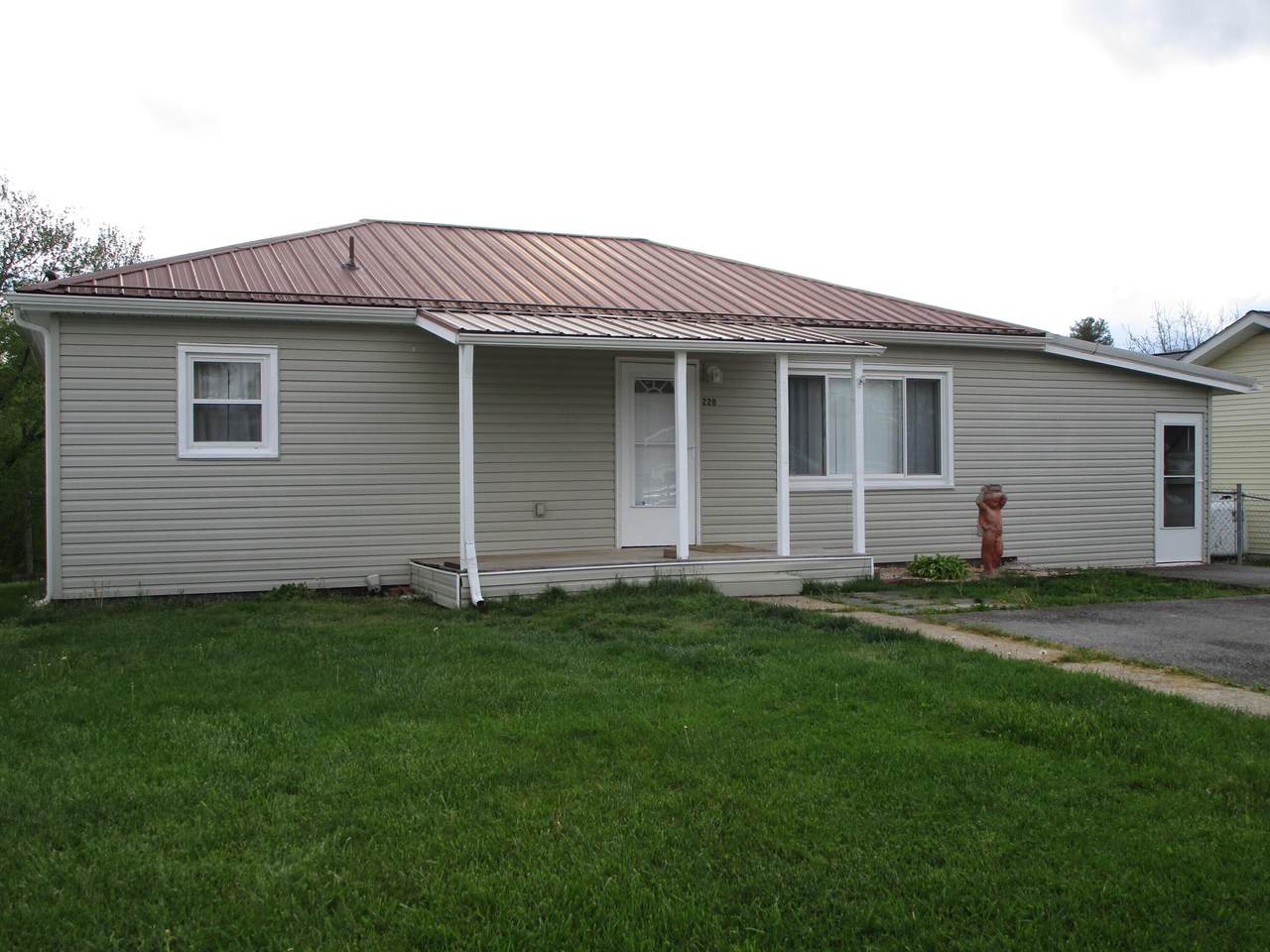 228 Grandview Drive - Photo 1