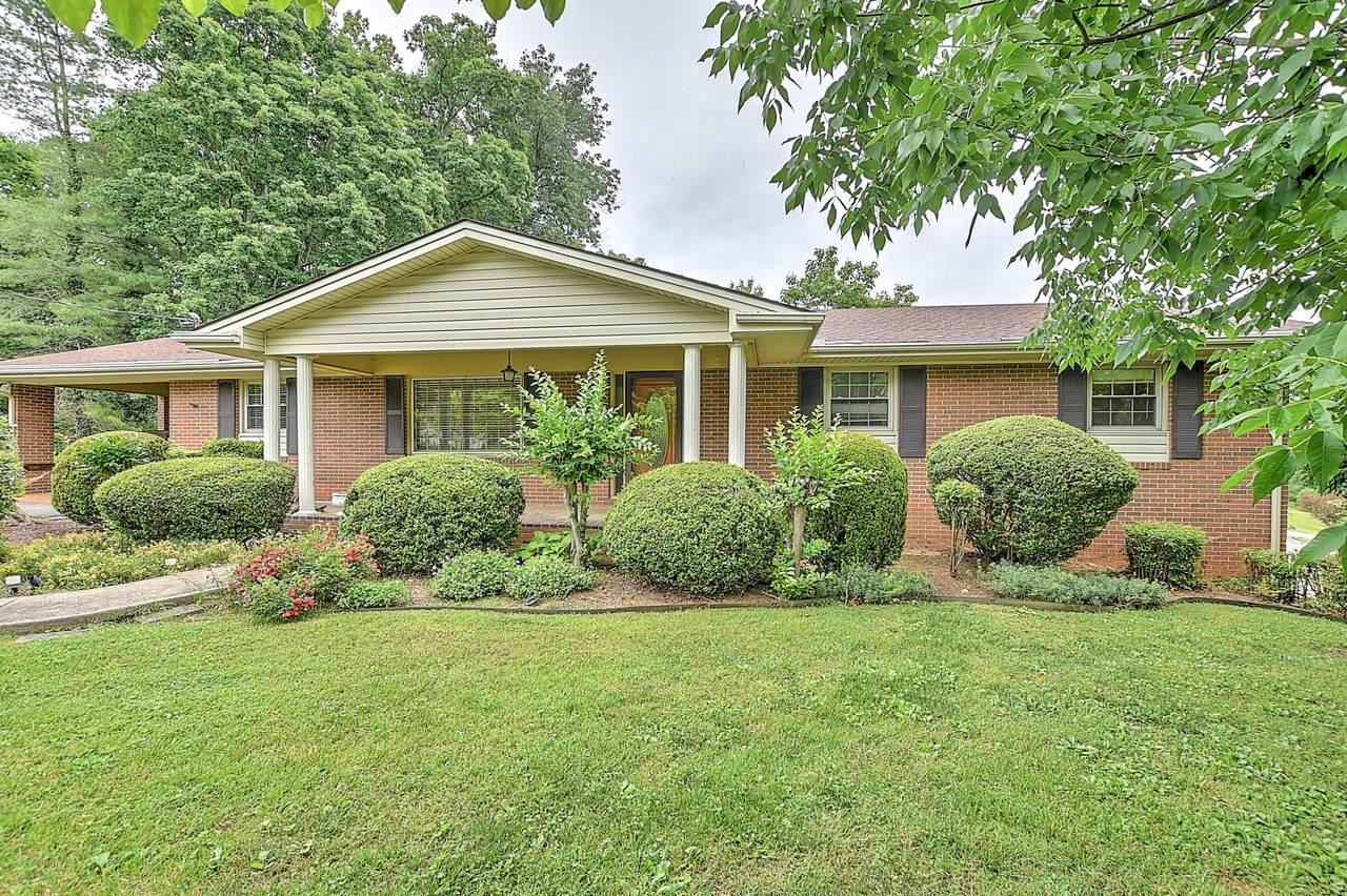 1802 Brentwood Drive - Photo 1