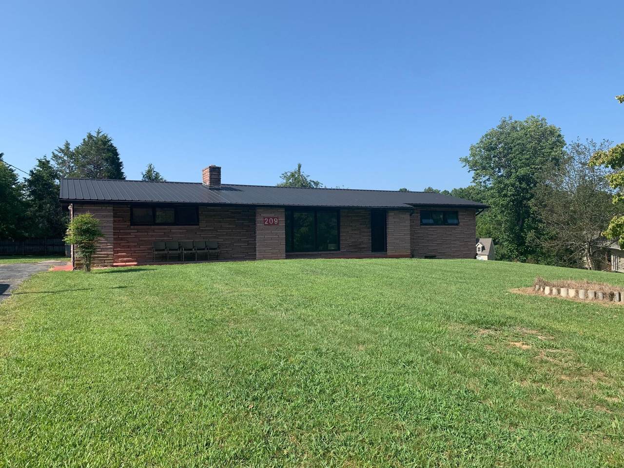 209 Dean Street - Photo 1