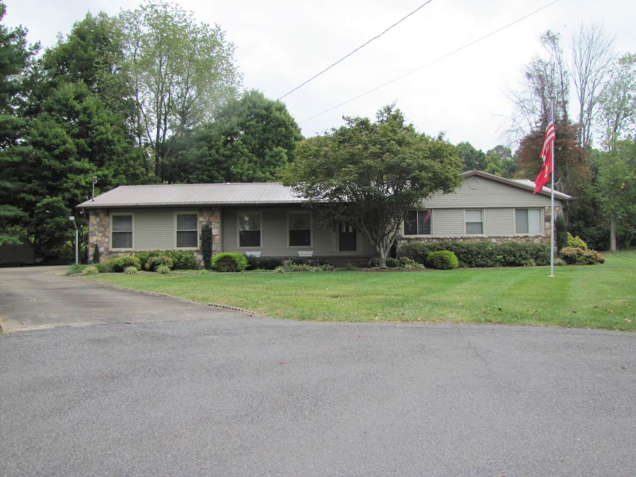 413 Arlington Court - Photo 1