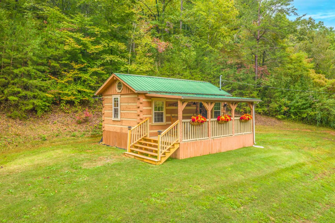 724 Ridgeview Road - Photo 1