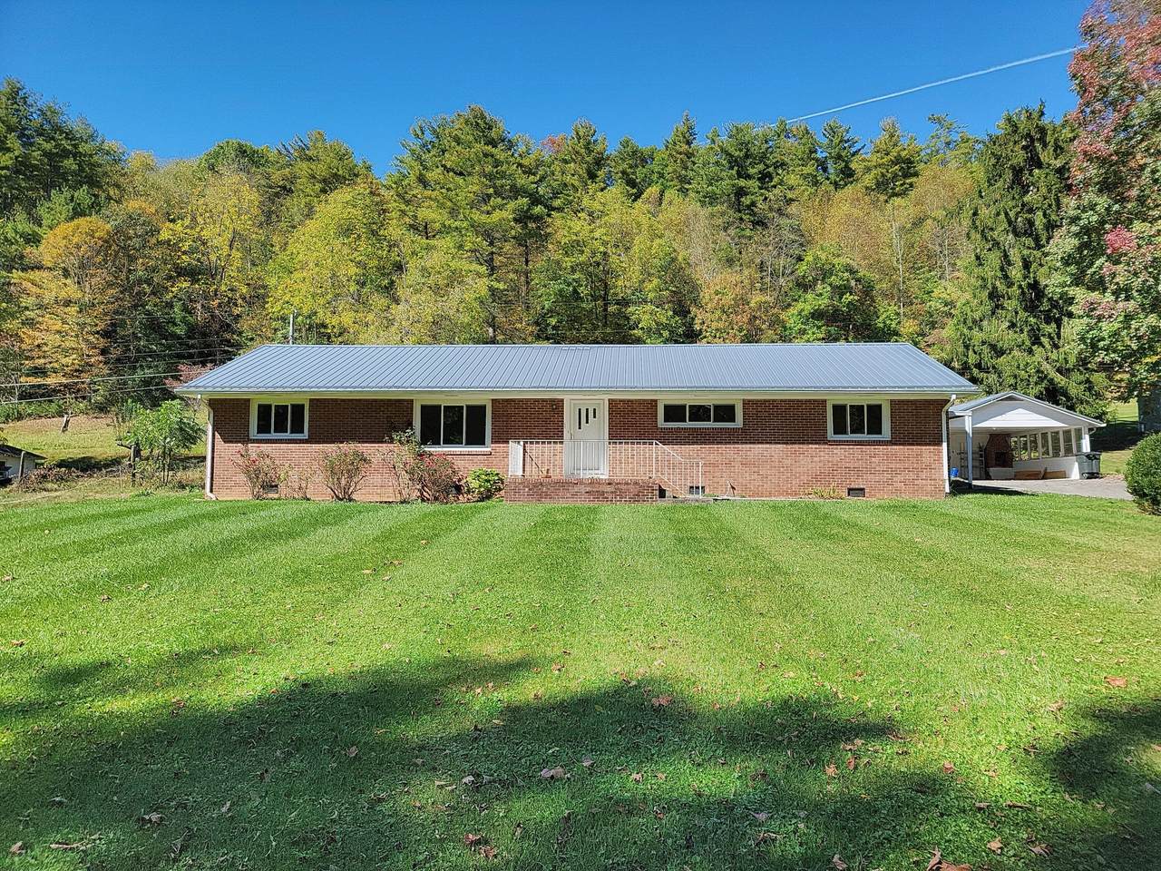 565 Circle Drive - Photo 1