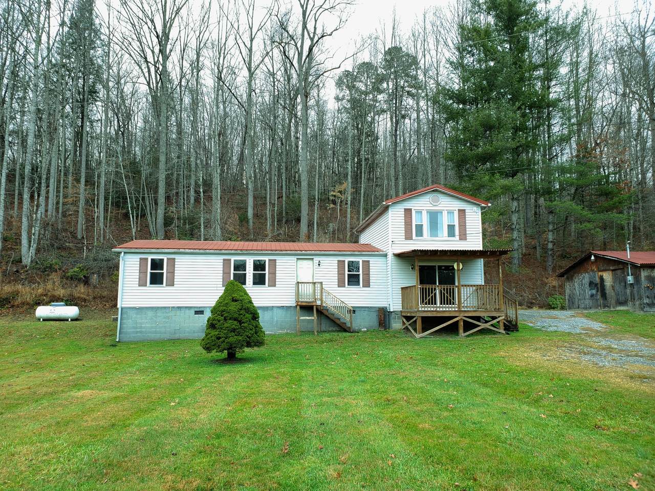 1475 Hawthorne Road - Photo 1