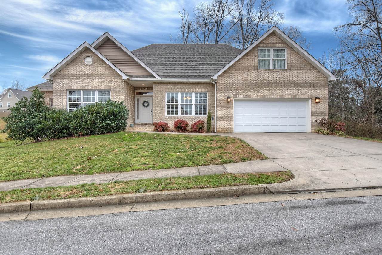 451 Glen Oaks Drive - Photo 1