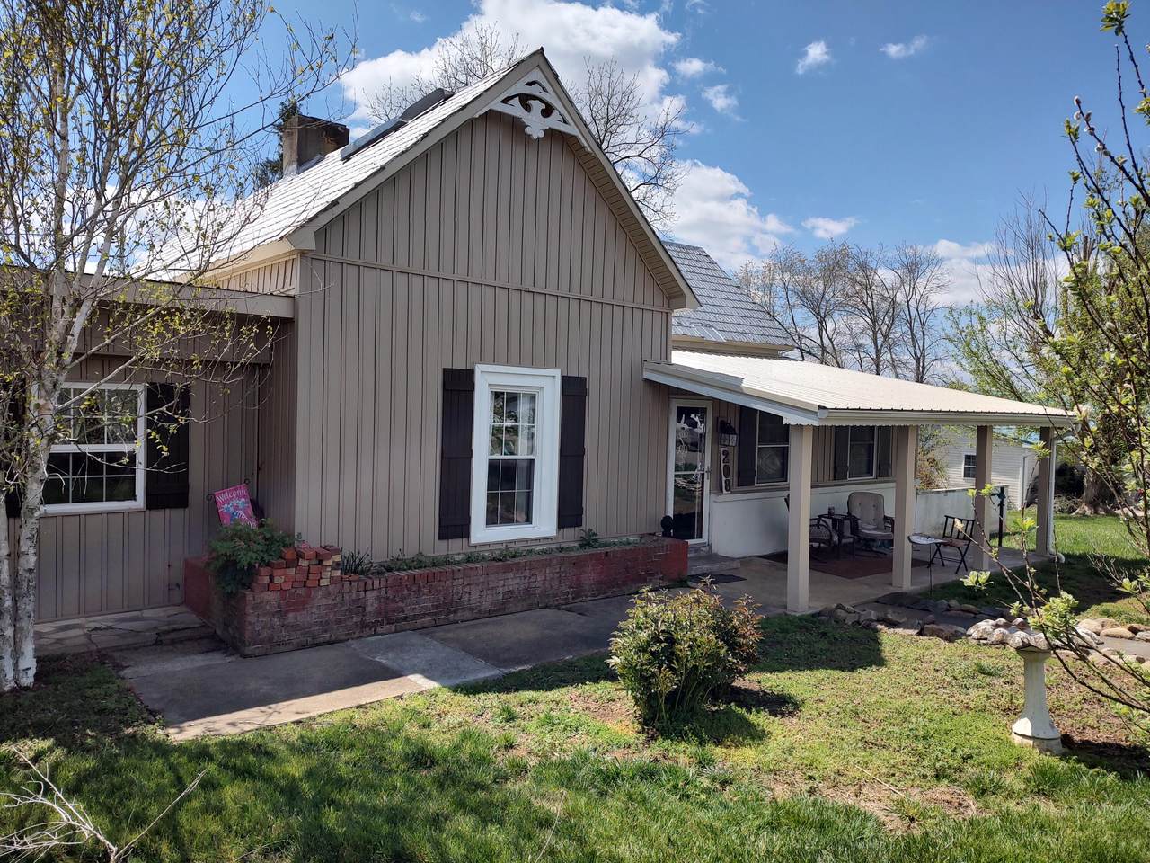 208 Vines Drive - Photo 1