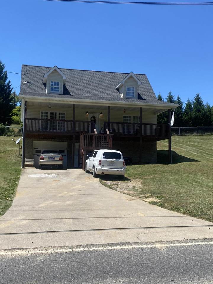 1605 Stratford Road - Photo 1