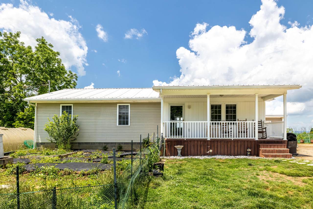 1340 Ivy Hall Drive - Photo 1