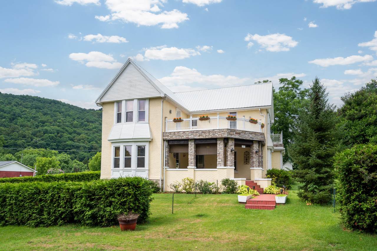 221 Proctor Street - Photo 1
