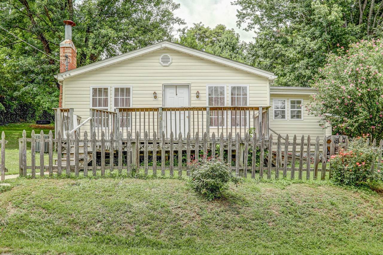 219 Esther Street - Photo 1