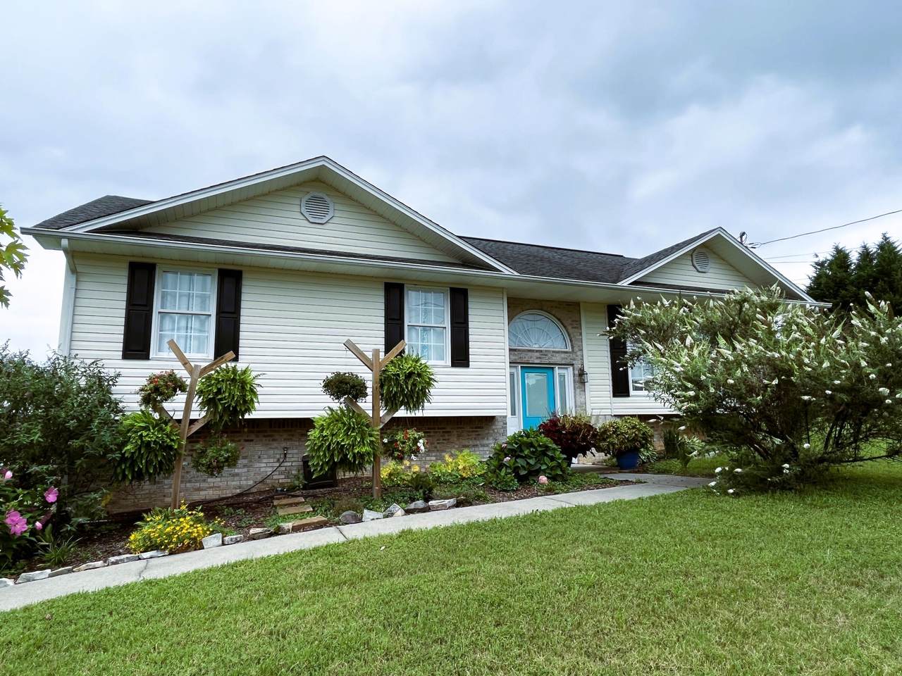 136 Lauren Drive - Photo 1