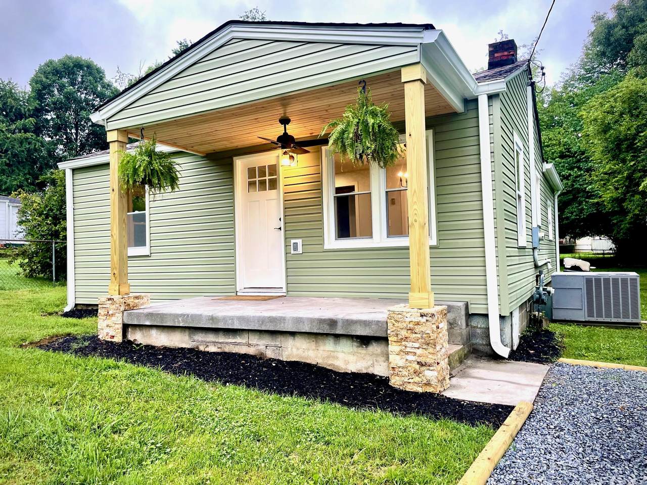 2529 Louise Street - Photo 1