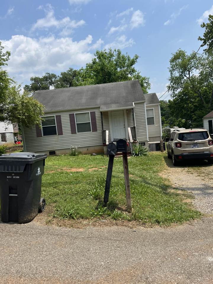 1716 Iroquois Street - Photo 1